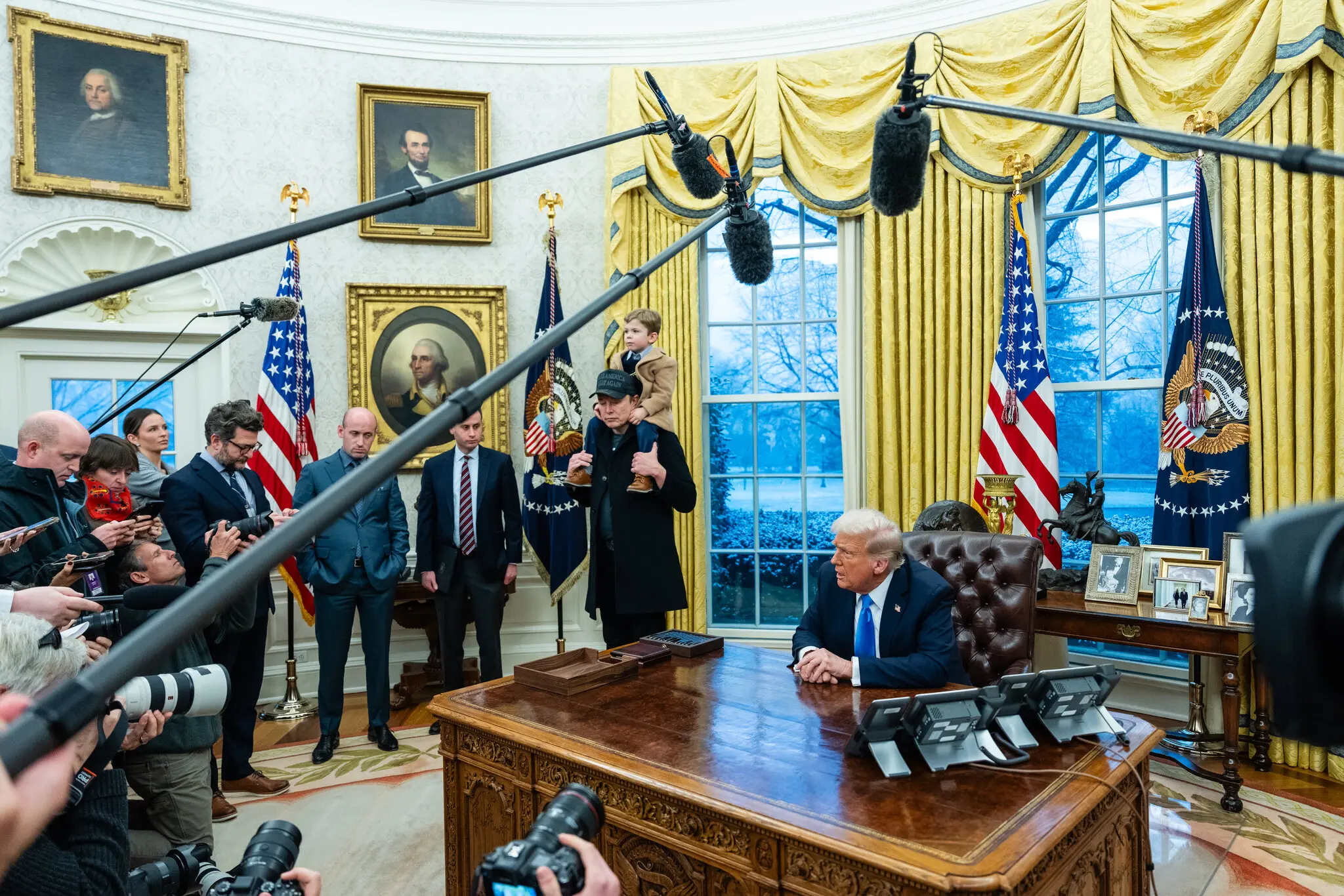 Антикорупція на вибір: як Трамп і Маск полюють на корупцію, але не у власних лавах